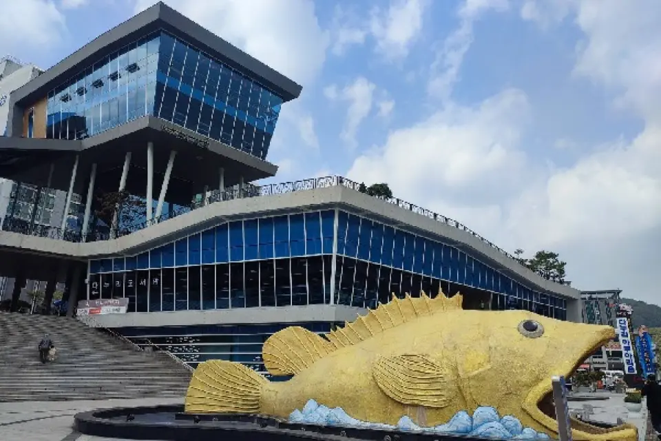 【滑玉洞窟〉丹陽Danuri水族館〉丹陽滿天下Skywalk〉丹陽江棧道(韓國觀光百選)〉嶋潭三峰〉渡假村】