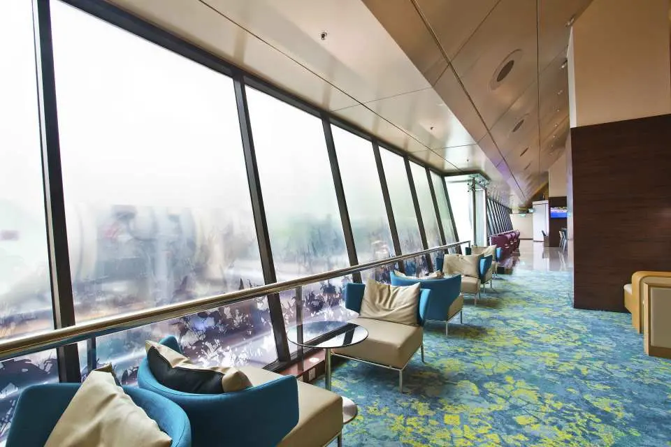 享受設計高雅的休息區明亮舒適的氛圍。