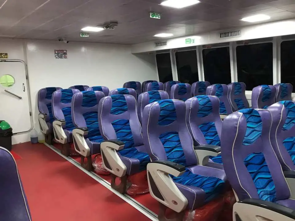 ビジネスクラスの座席