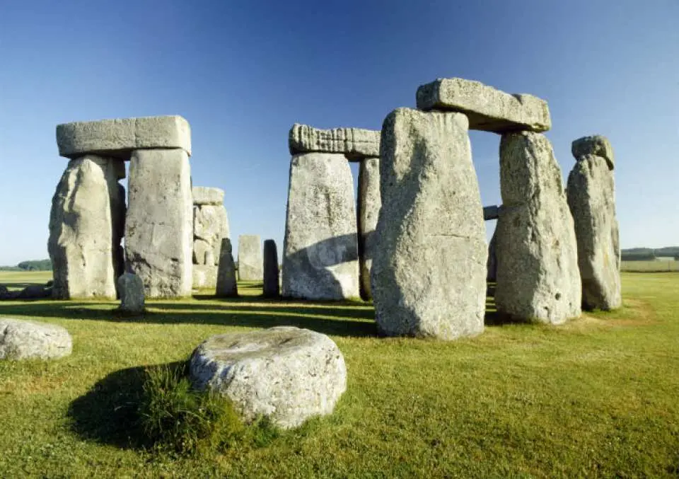 Stonehenge bí ẩn là một trong những điểm tham quan không thể bỏ qua ở Anh
