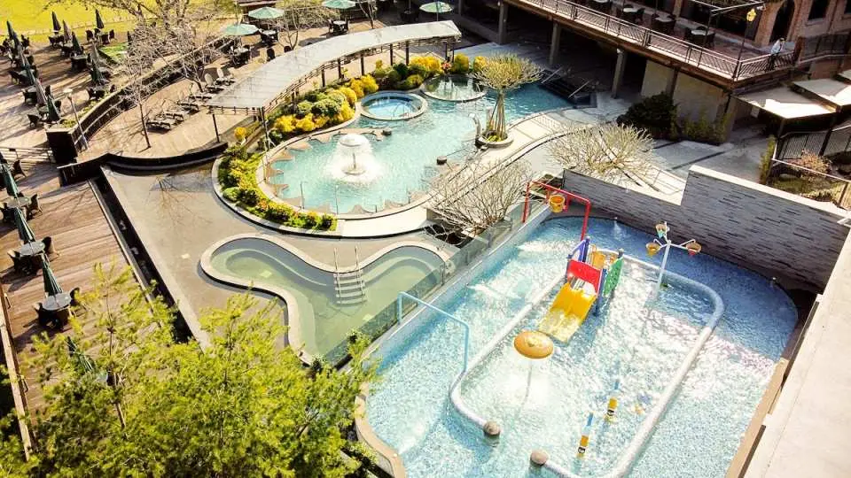 戶外 SPA 區，放鬆享受 （需自備泳衣）