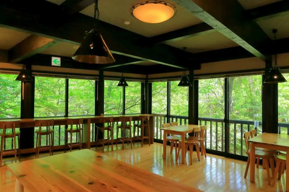 平湯之森館內的小小喫茶廳，可於此悠閒的享受慢活時光