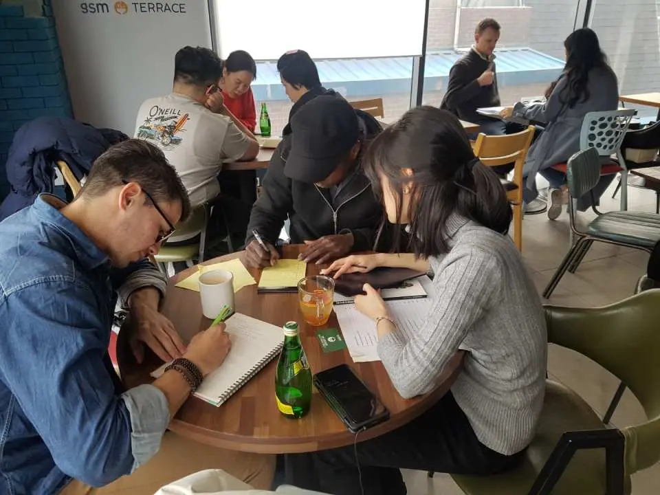 現場備有教材，亦可自行攜帶教材
