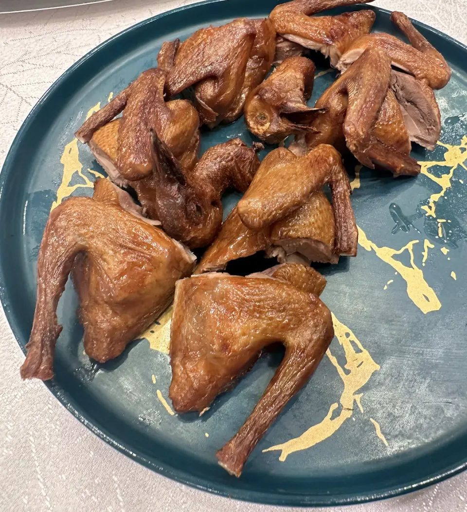 Braised Squab Pigeon is made with fresh squab, which is slow-cooked with soy sauce and spices. The color is bright red and the meat is tender, leaving you with an endless aftertaste!