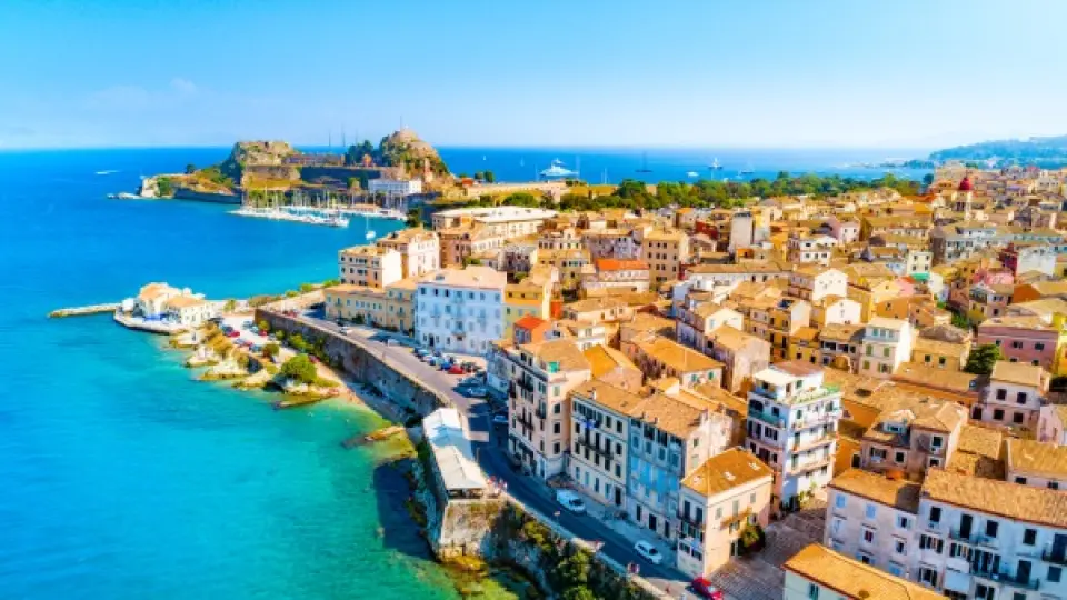 【入●科孚島Corfu〉入●科孚島舊城堡壘Corfu Old Fortress〉照●科孚老城區~史比亞納達廣場、李斯頓咖啡館、東正教教堂】