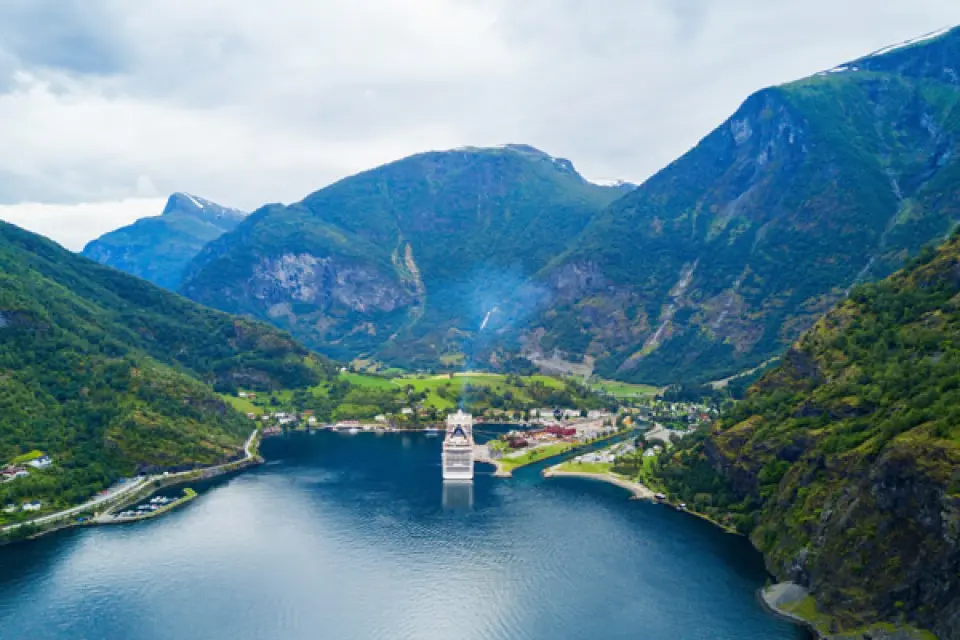 【奧斯陸〉313公里〉佛萊姆〉入●松恩峽灣遊船Sognefjord Cruise〉萊德爾】