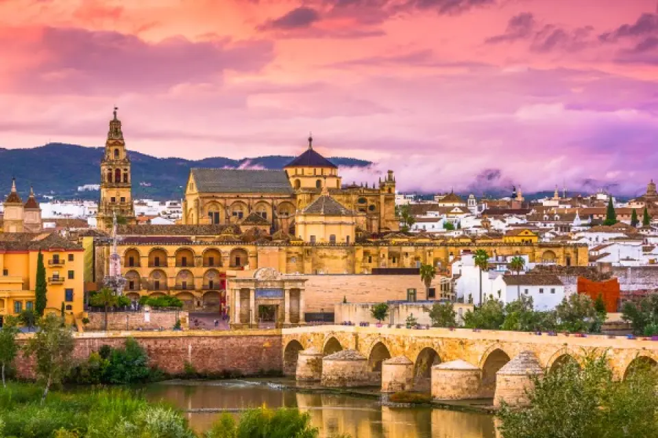 【托雷多Toledo〉65公里〉照●白色風車村Consuegra〉280公里〉哥多華Cordoba〉入●清真寺Mosque–Cathedral of Córdoba】