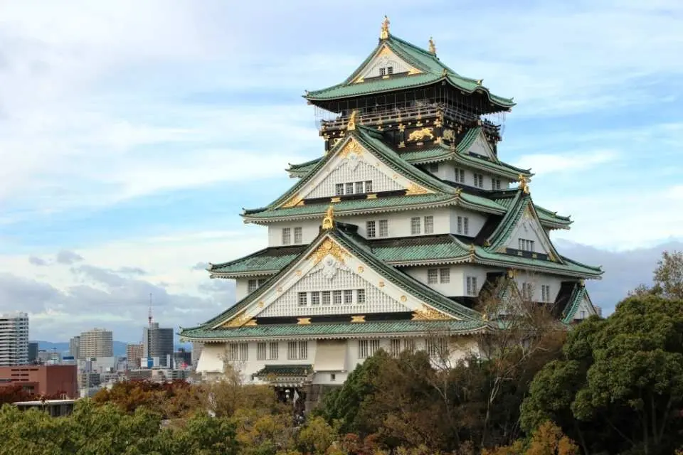 A set ticket plan that includes Osaka Castle Main Tower is also available.