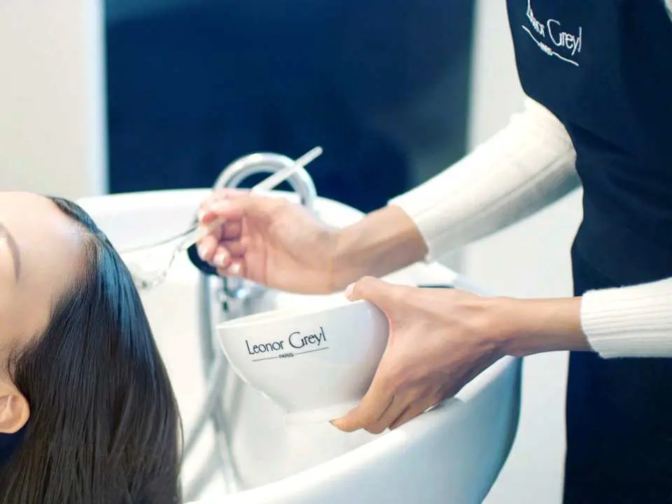 尖沙咀Hair Spa by Leonor Greyl专业发型师，使用法国殿堂级天然产品，为顾客提供细致的头皮护理及个性化护发疗程。
