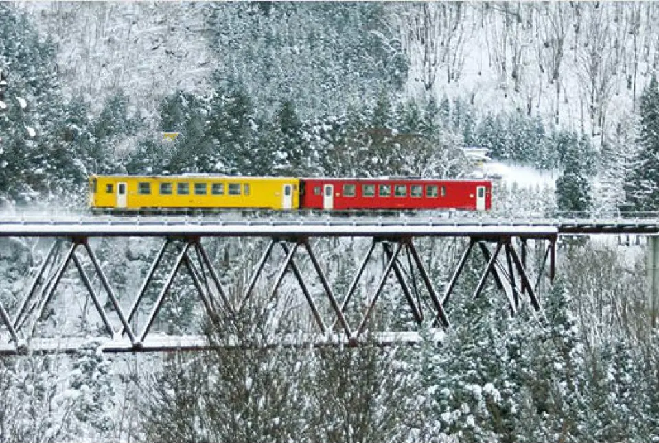 【入●森吉山阿仁樹冰纜車(冬季樹冰+雪上活動體驗：雪盆、雪上橡皮艇)〉入●秋田內陸縱貫鐵道(阿仁和站+++松葉站)】