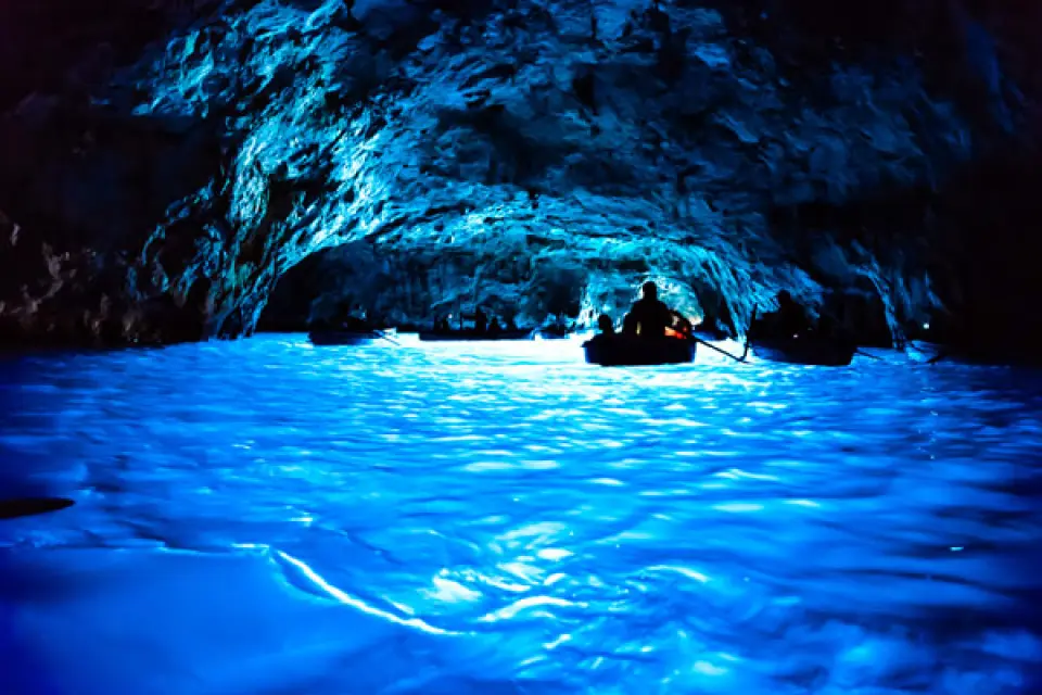 【照●拿坡里Naples〉入●卡布里島Isola di Capri〉藍洞Grotta Azzurra】