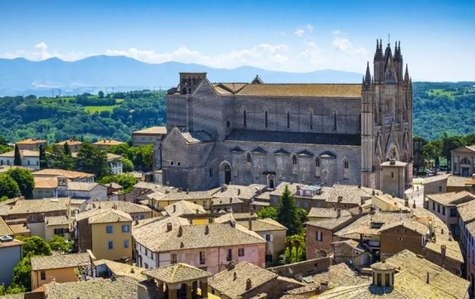 【照●奧爾維耶托 Orvieto(懸崖之城)搭乘纜車登上山城、主教座堂〉奇維塔韋基亞Civitavecchia(郵輪碼頭登船)】