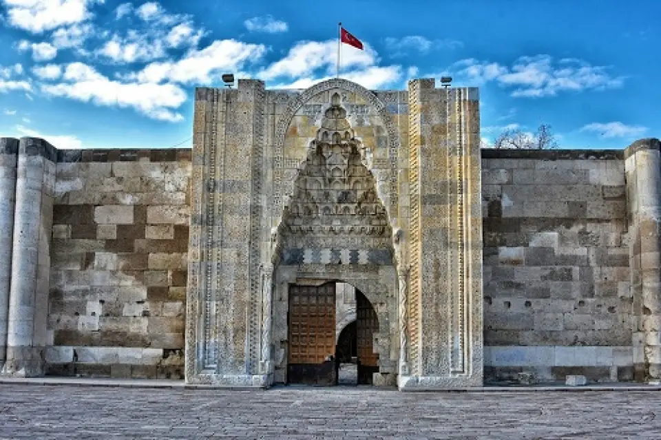 【卡帕多奇亞〉135公里〉入●古驛站Sultanhani Kervansaray〉485公里〉巴穆卡麗】