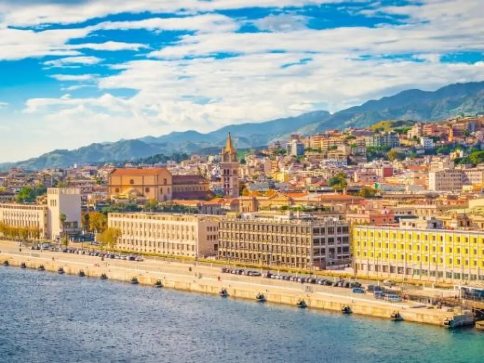 【照●墨西拿Messina(西西里島)〉50公里〉照●陶爾米納Taormina】