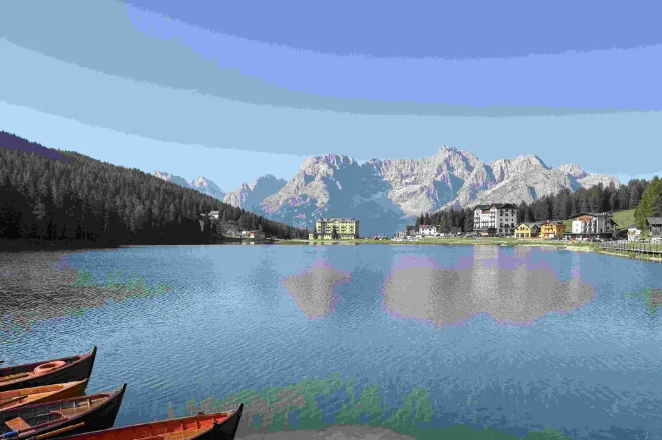【多洛米提山區〉入●拉瓦雷多三尖峰(健行)Tre Cime di Lavaredo〉照●米蘇里娜湖Lago di Misurina〉多洛米蒂山區飯店Dolomiti】