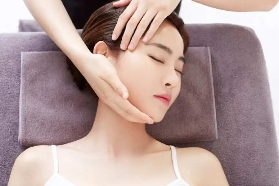 Customized K-Beauty facial massage at NATURAESTHE in Busan's Nampo-dong, providing deep relaxation and tailored skincare benefits to the client.