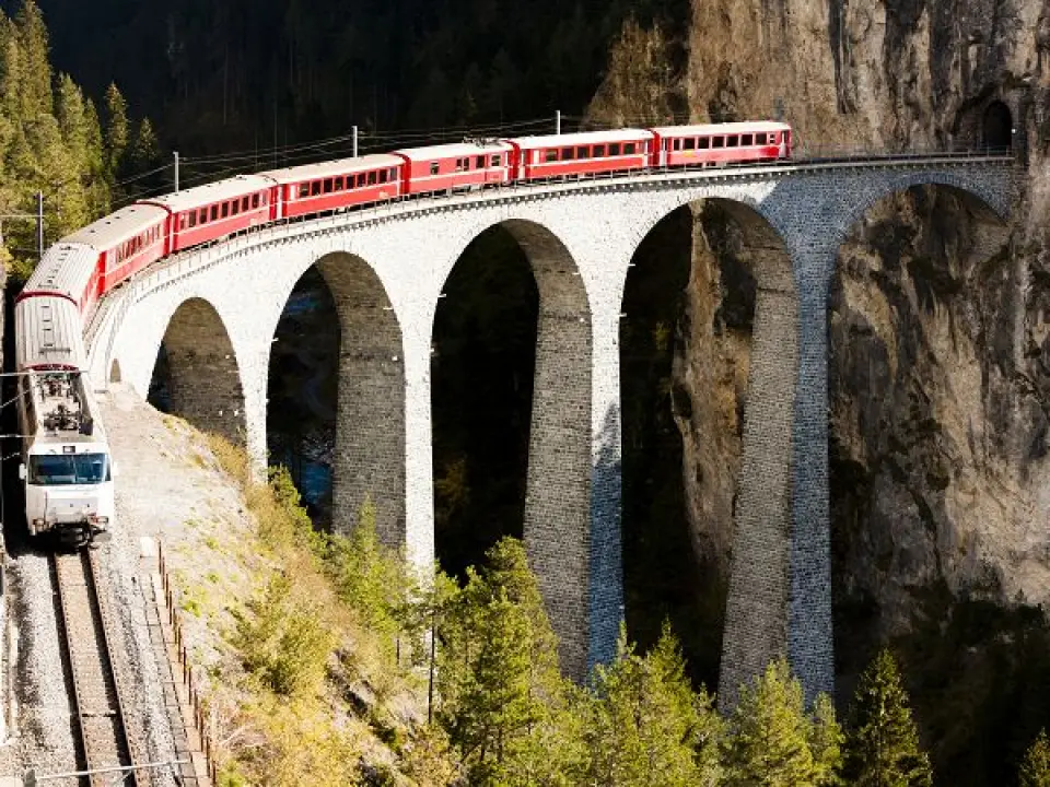 【聖莫里茲〉照●蕾蒂雅鐵路-伯連納線Rhaetian Railway Bernina Line〉入●伯連納景觀列車(聖莫里茲+++提拉諾)Bernina Express〉照●提拉諾Tirano〉129公里〉照●盧加諾Lugano】