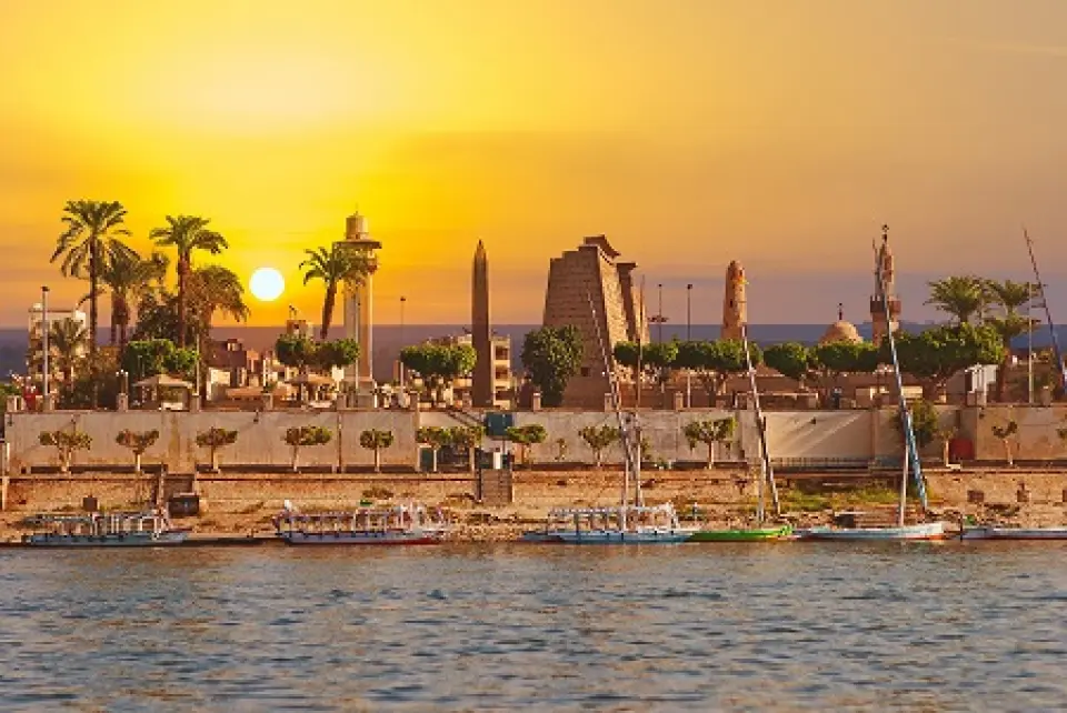 【路克索Luxor〉入●帝王谷Valley of the Kings〉照●曼儂巨像Colossi of Mammon〉入●路克索神殿Luxor Temple〉305公里〉胡加達】