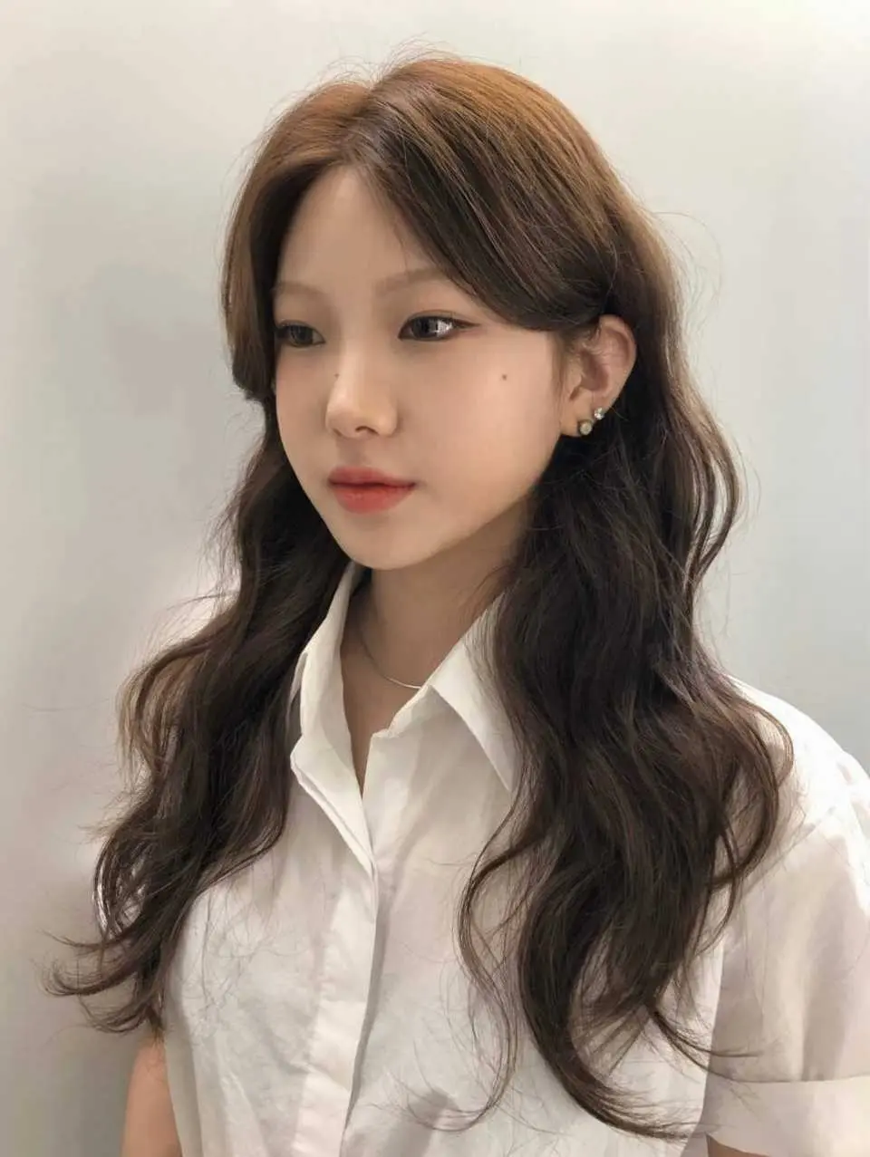 JUNO HAIR 打造的蓬鬆自然波浪捲髮，展現顧客活力自信的氣質，是受歡迎的韓式髮型。