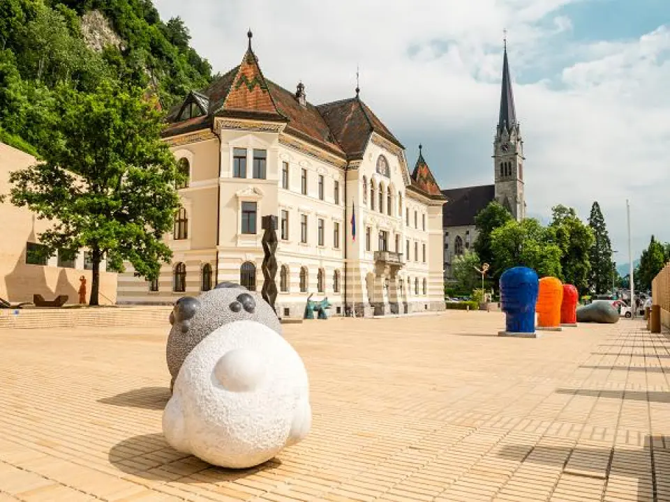 【瑞士中部區域小鎮〉139公里〉照●瓦度茲Vaduz〉照●列支敦斯登Liechtenstein〉69公里〉夜宿阿爾卑斯小鎮】