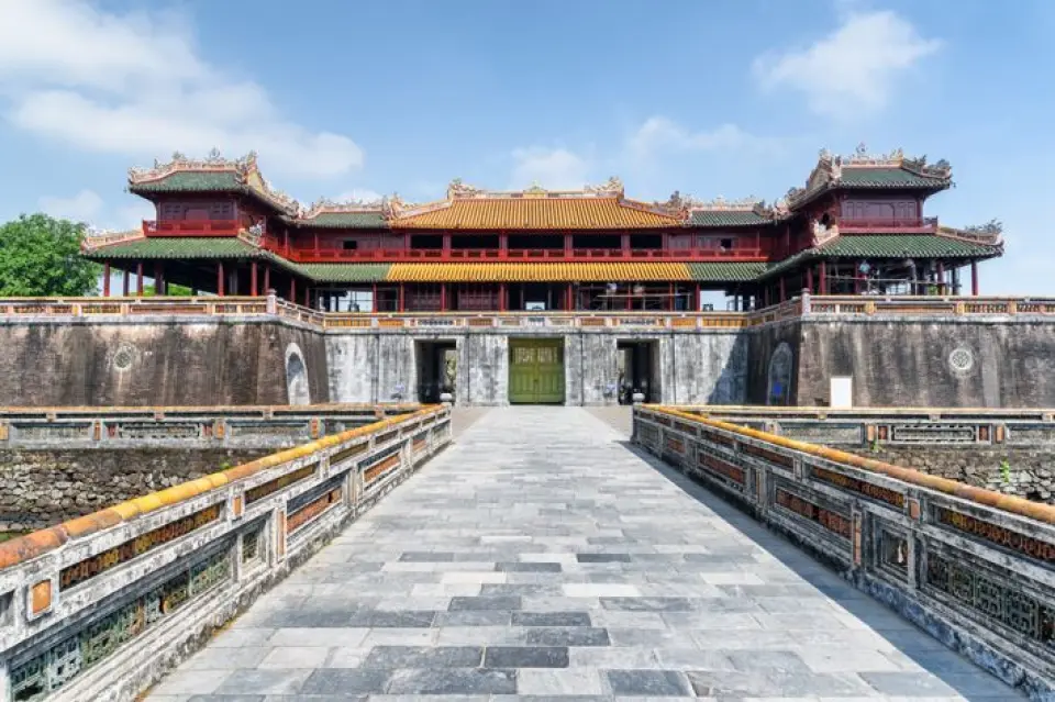 【桃園／峴港〉照●粉紅教堂〉照●美溪沙灘〉順化〉入●啟定皇陵〉入●香江遊船〉入●天姥寺】