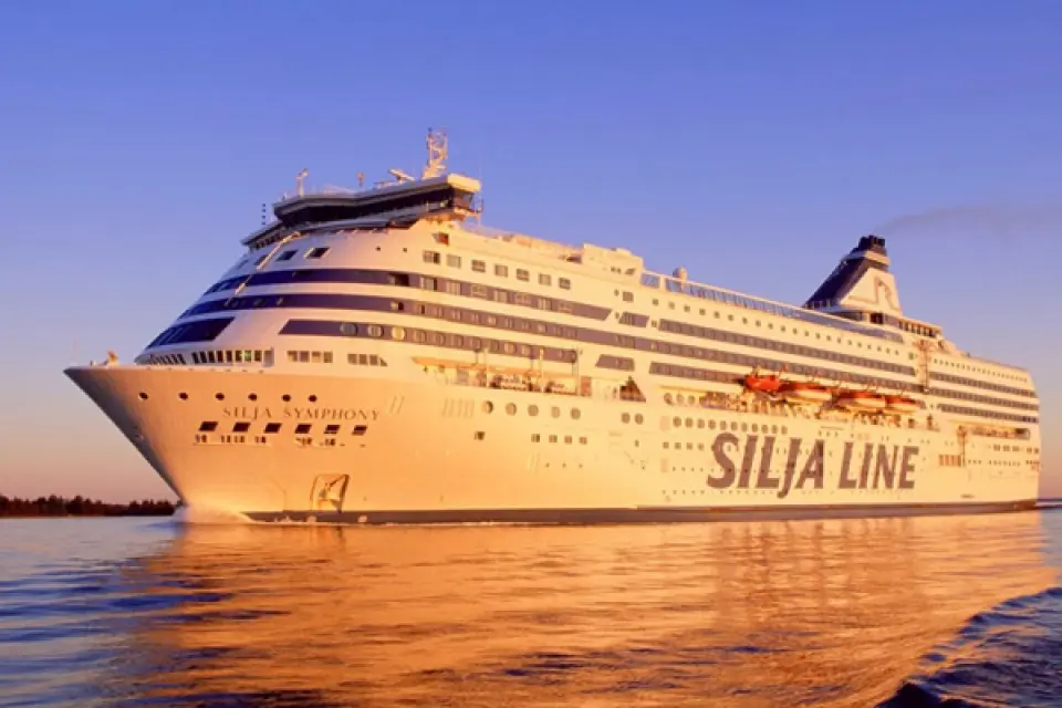 【赫爾辛基(半日自由活動)〉入●詩麗雅號遊輪Silja Line(面海外艙)】