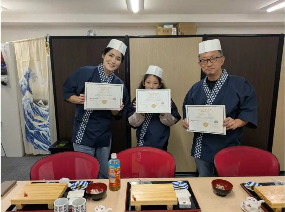 You will receive a certificate of completion. Please keep it as a memento of your trip.
You will also receive a souvenir.
Please be safe on your way home.