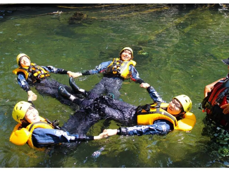 The floating sensation of a life jacket