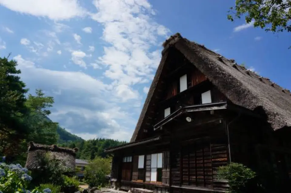 【入●世界文化遺產－白川鄉合掌村、童話薑餅屋街道〉入●合掌造古民家〉入●三井OUTLET PARK北陸小矢部】