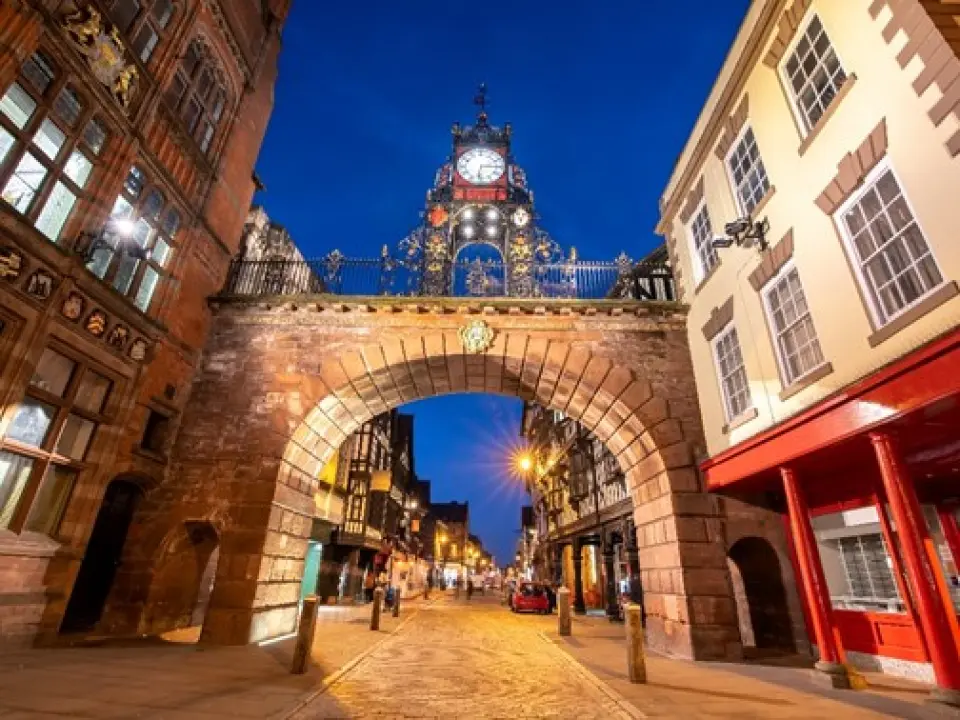 【曼徹斯特〉66公里〉契斯特Chester〉照●東門鐘塔Eastgate Clock〉照●柔思店街The Rows Bridge Street〉照●契斯特大教堂Chester Cathedral〉177公里〉亞文河畔史特拉福Stratford upon Avon〉入●莎翁故居Shakespear's birthplace】