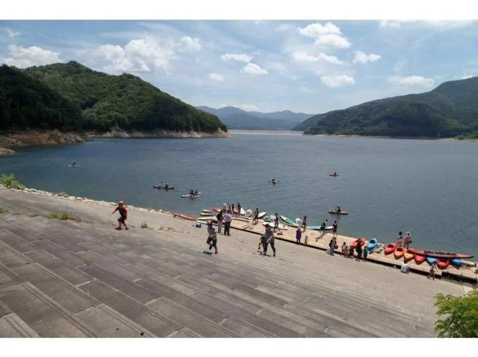A well-maintained artificial lake provides safety and security.