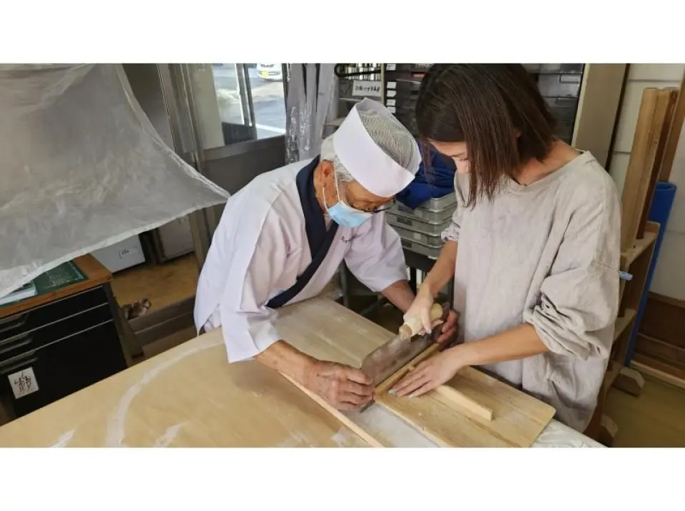 名人直伝のそば打ちで本格体験！