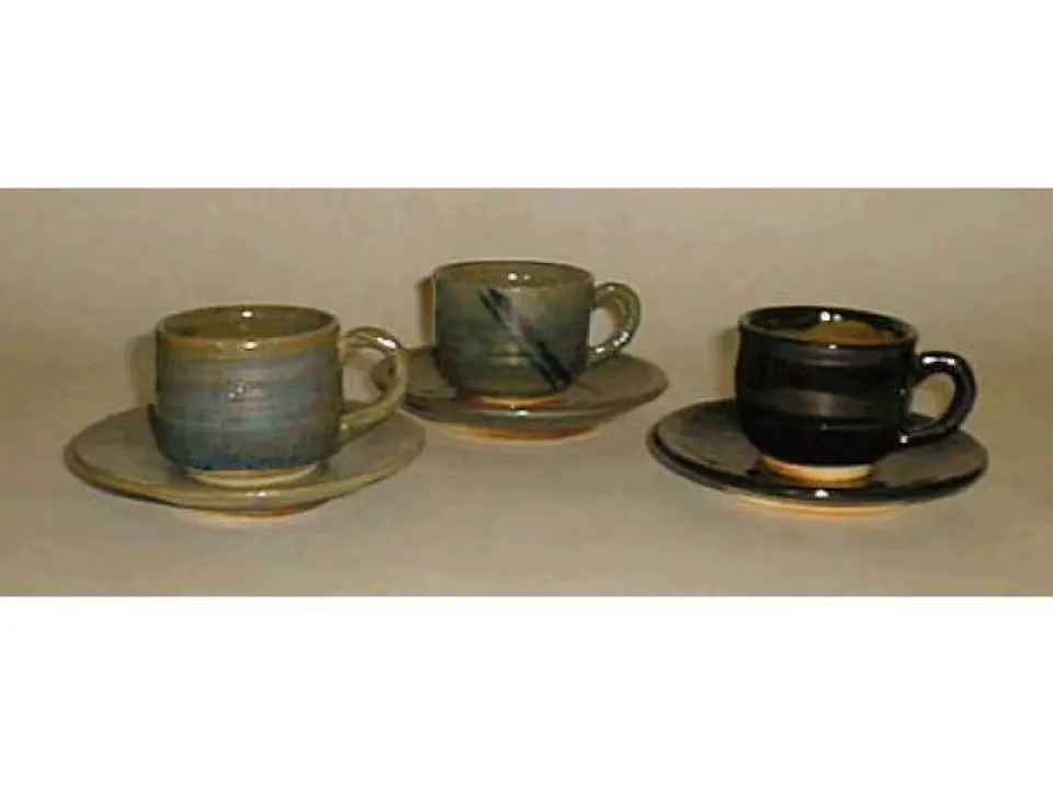 You can freely make your favorite pottery such as mugs, bowls, and small plates.