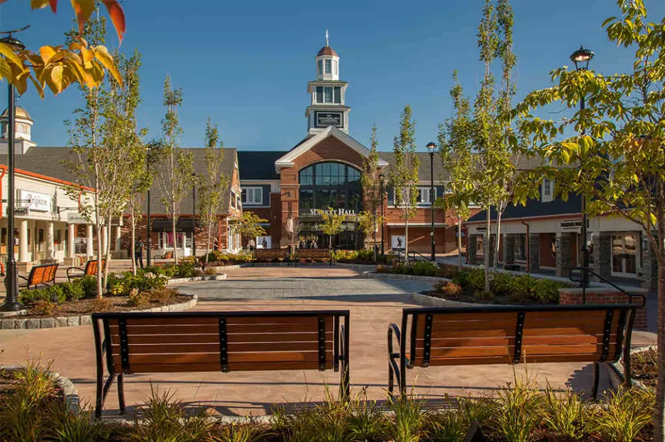 【波士頓〉345公里〉入●伍柏瑞名牌大賣場(Woodbury Premium Outlets)〉77公里〉紐澤西州】