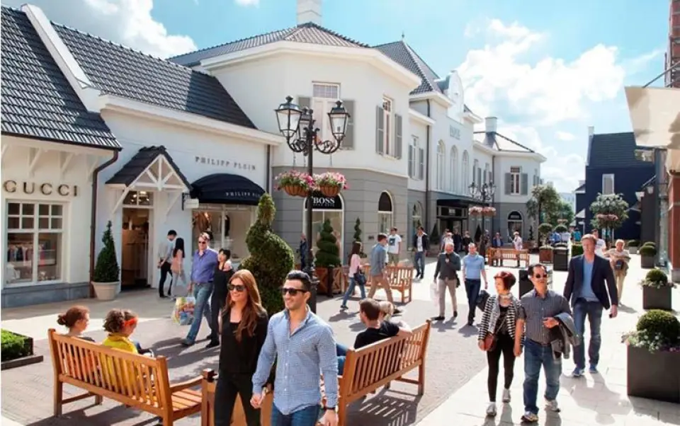 【馬斯垂克〉入●聖彼得山洞窟North Caves〉60公里〉歐洲最大名牌折扣城Designer Outlet Roermond〉183公里〉阿姆斯特丹】