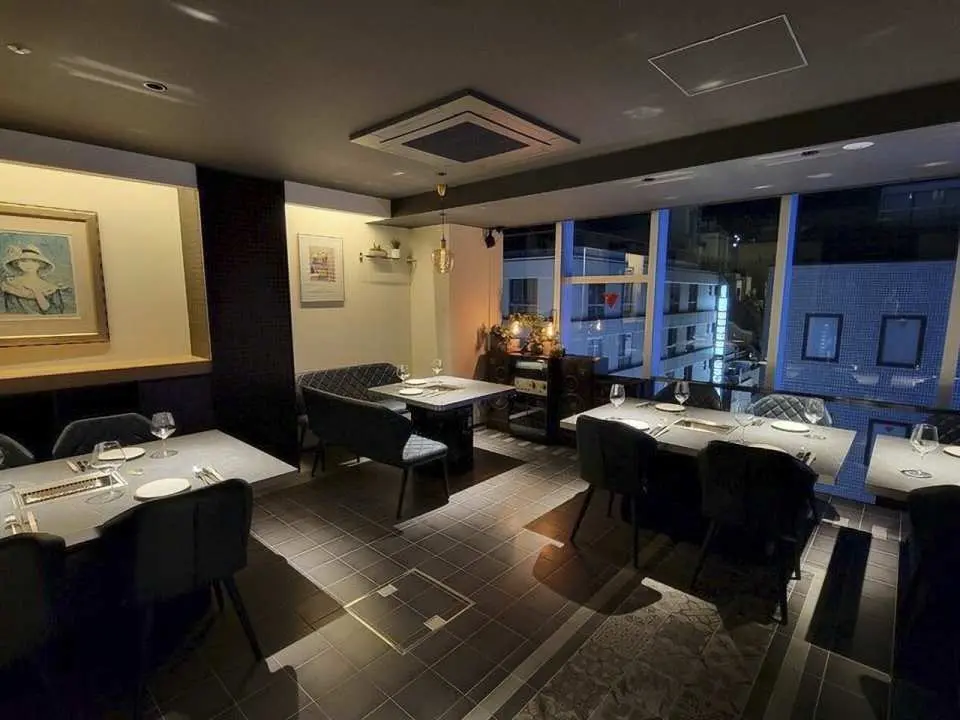 Table seats