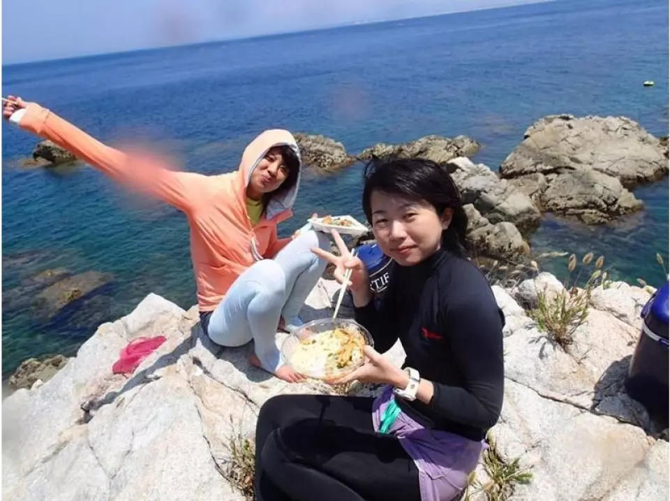 For beach dives departing from the local area*2. Lunch will be served in the sea.