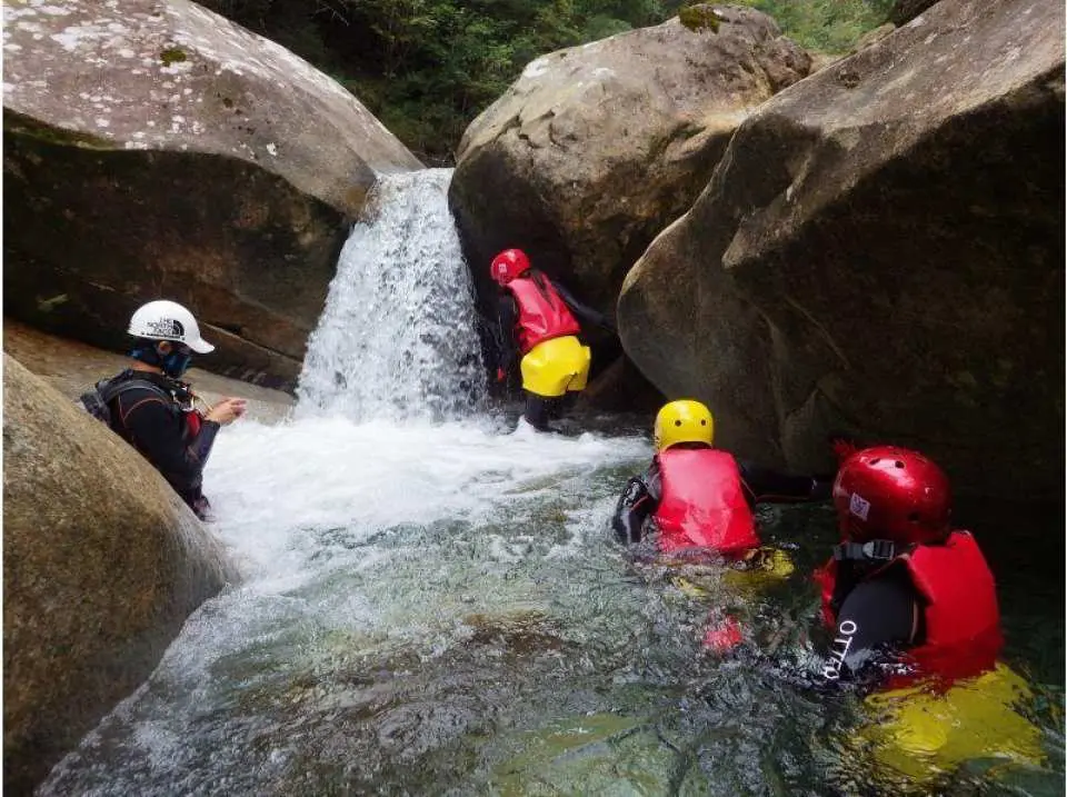 There's a place behind the waterfall. How do we get up there, guide?