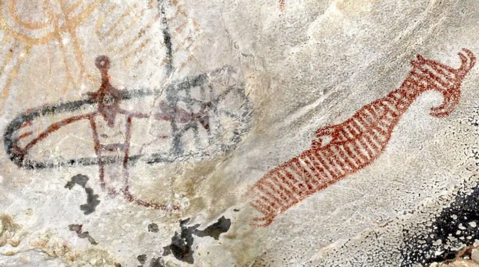 一边欣赏精美的古代洞穴壁画，一边聆听当地导游讲述的引人入胜的故事。