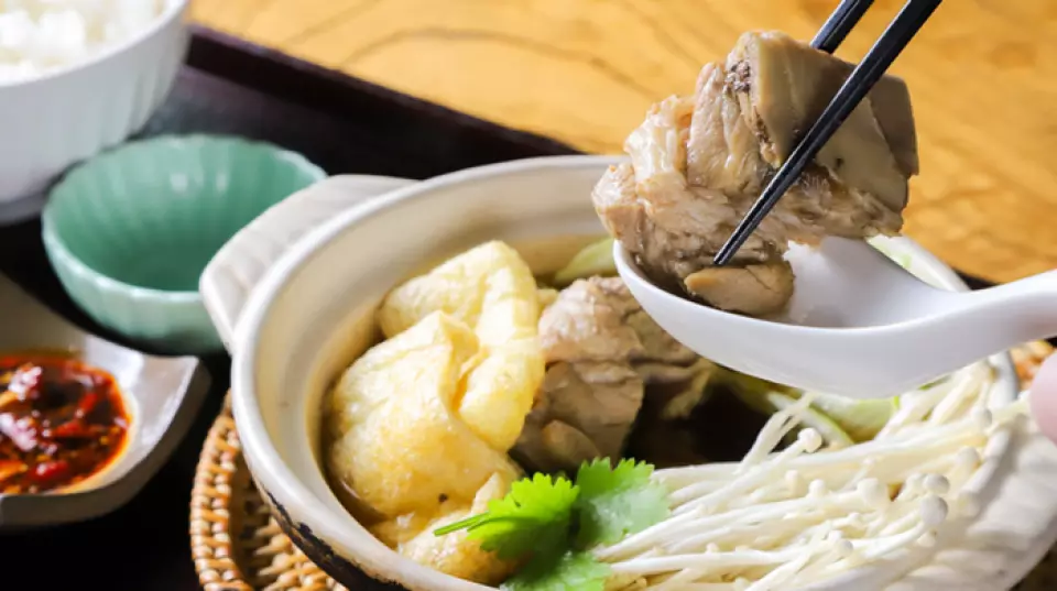 Bak Kut Teh, a traditional medicinal hotpot beloved throughout Asia, especially Malaysia, is a proud dish that is only available at Malaychan's second store. Pork slowly simmered with nine types of Chinese herbs and garlic will warm you from the inside out. Popular with health and beauty conscious customers, this dish offers a taste of local flavor.
