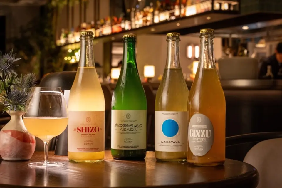 「Bôtan」是一款特別的無酒精雞尾酒，由位於比利時安特衛普的Bôtan酒廠釀造，Le Pristine的旗艦店也坐落於此。這款在日本難得一見的稀有飲品，敬請品嚐。此外，我們還提供多種其他飲品。