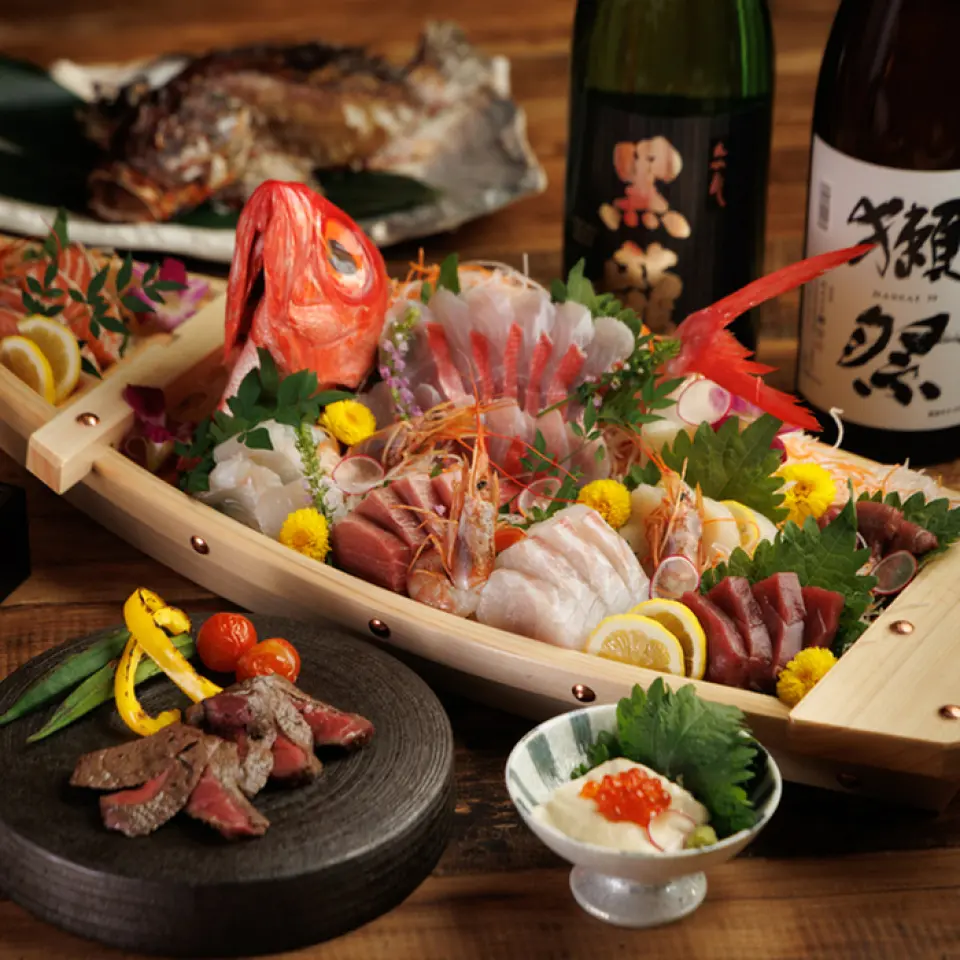 We offer several special courses to suit your budget, allowing you to savor a generous selection of carefully selected seasonal ingredients, including the premium fish Nodoguro and beautifully marbled Hokkaido Kuroge Wagyu sirloin. Enjoy heart-filling, gorgeous dishes prepared with the utmost skill by our chefs. We promise that the combination of our delicious food and the dignified, calming space with a Japanese atmosphere will create an unforgettable experience.