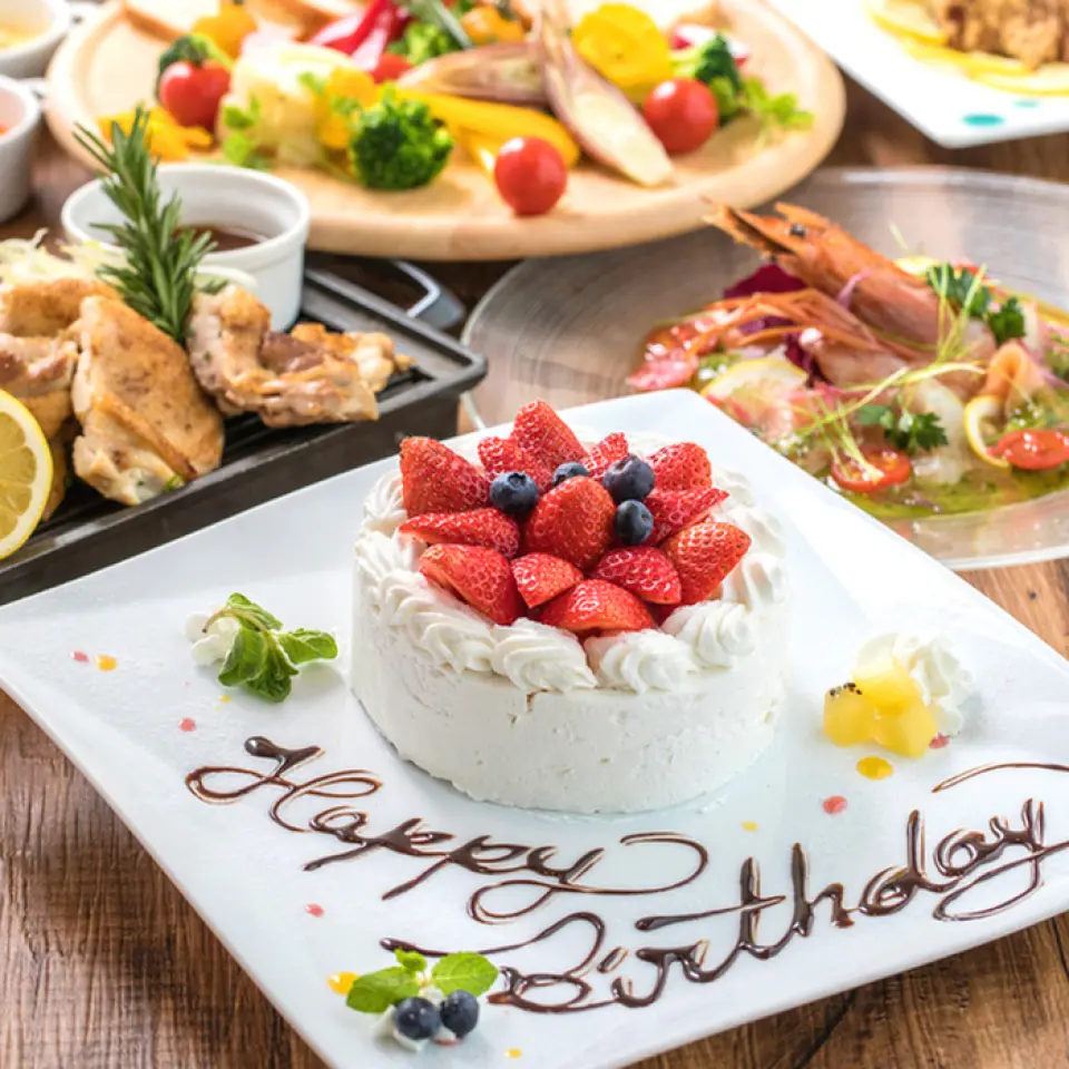 Customers ordering a course meal can use this coupon to receive a personalized dessert plate as a gift. Advance reservations are required, so please let us know when you make your reservation. A la carte customers can receive this for 1,100 yen!