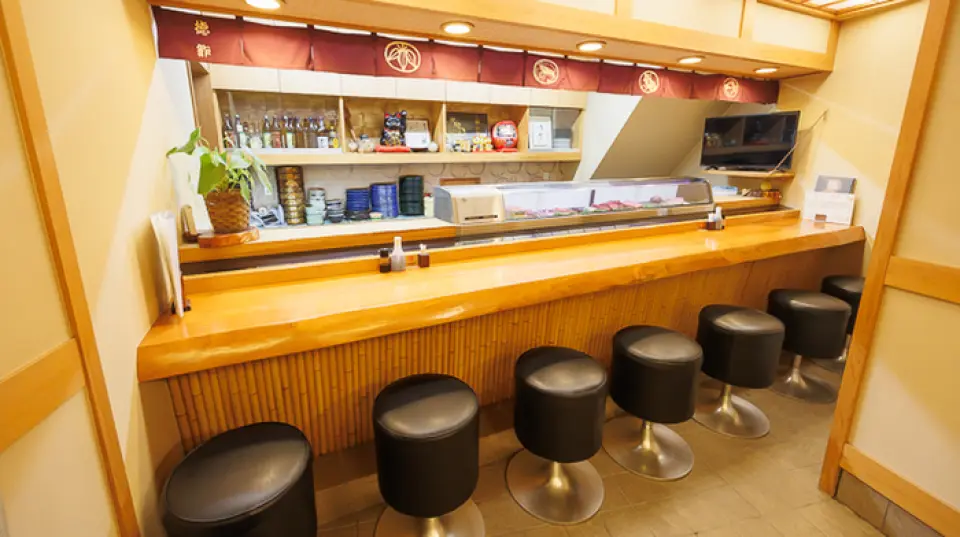 In addition to eel, you can also enjoy seasonal nigiri sushi that brings out the flavor of the ingredients to the fullest. One of the charms of our restaurant is that you can enjoy conversation with the talkative chef while you dine.