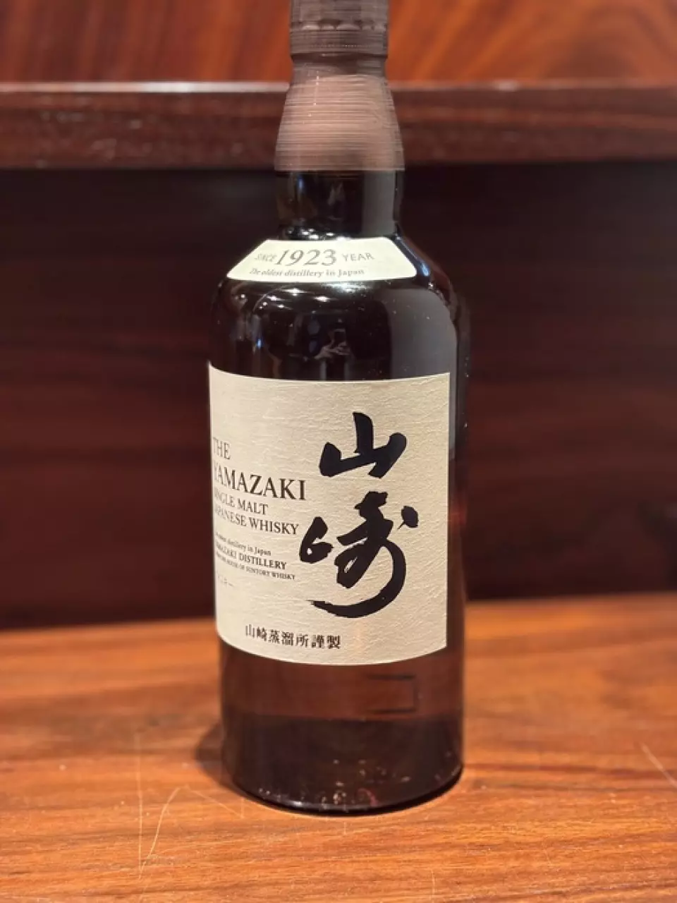我們提供種類繁多的飲品，包括啤酒、燒酒、雞尾酒、威士忌和葡萄酒。我們還有自家釀造的香檳。您可以搭配義大利麵小吃享用，例如章魚燒和炒麵！