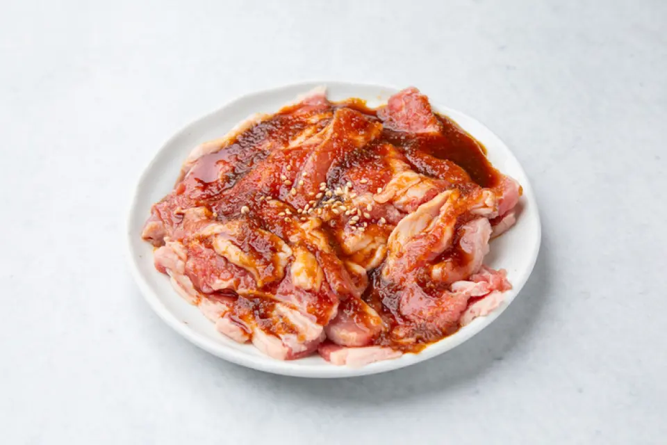 本店提供價格合理的美味烤肉。我們特別推薦招牌菜“育秀園烤排骨”，它融合了青森縣特有的濃鬱蒜香和特製醬汁，將肉質的鮮美完美呈現，令人回味無窮！歡迎您光臨品嚐。