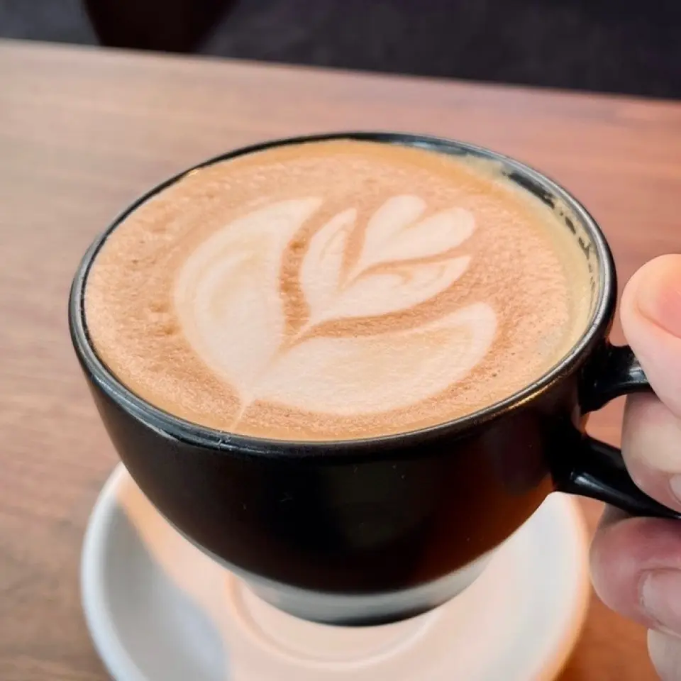 Enjoy our special cafe latte, made with authentic espresso using carefully selected beans. Our baristas grind and brew the espresso for each order, then combine it with finely steamed milk for a luxurious drink. You can enjoy the natural sweetness of the ingredients.