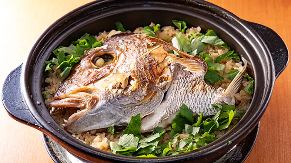 We are also proud of our seasonally-changing takikomi gohan (seasoned rice). We mainly serve seafood-based dishes, but depending on the season, we also offer takikomi gohan made with seasonal vegetables. Carefully cooked in a clay pot, the rice is fluffy and the crust is fragrant. Please enjoy our seasonal takikomi gohan.