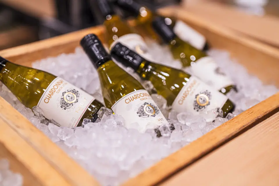 We offer a wide variety of fine alcoholic beverages to complement our high-quality seafood dishes. We offer around eight types of seasonal sake, each tailored to the season. You can also enjoy rare sake that you won't find anywhere else. We also offer Hitachino Nest Beer Yuzu Lager, a yuzu craft beer with a refreshing flavor. The refined taste with a subtle yuzu aroma on the finish is addictive. We recommend drinking Yoshinogawa Plum Wine on the rocks in a wine glass without breaking it.