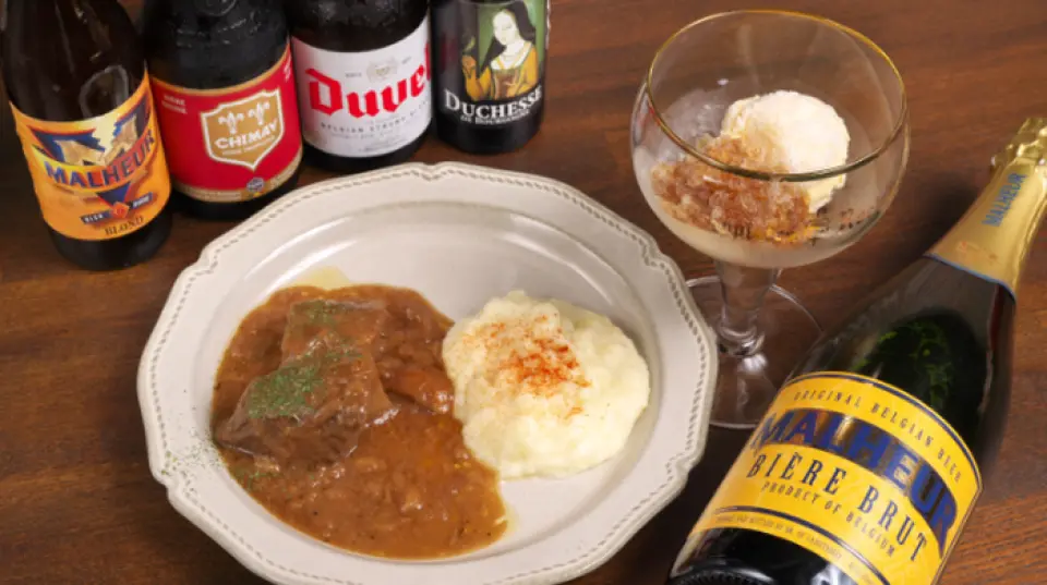 Món ăn được đề xuất là "Beef Carbonnade", một món hầm bia được nấu với lượng bia Bỉ dồi dào. Kết cấu mềm mại và hương vị đậm đà của thịt hầm chậm rãi sẽ khiến bạn say mê chỉ sau một miếng cắn. "Belgian Beer Granita", cũng sử dụng một lượng bia dồi dào, rất hợp với kem vani. Cũng được đề xuất là "Potato, Apple and Boudin Noir", một loại xúc xích làm từ tiết lợn, và "FCB", một món cá và khoai tây chiên có thể thưởng thức chỉ trong một miếng cắn.